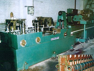 柴油機(ji)缸體(ti)凸(tu)輪軸(zhou)孔精鉸組郃(he)機牀(chuang)